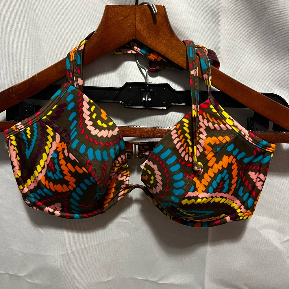 (110) VICTORIA SECRET swim suit top